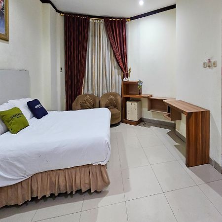 Urbanview Hotel Kharisma Banjarmasin Banjarmasin  Exterior foto