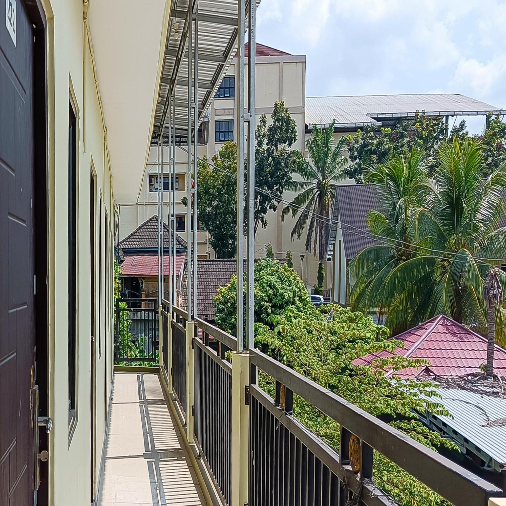 Urbanview Hotel Kharisma Banjarmasin Banjarmasin  Exterior foto